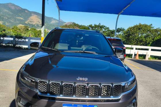 JEEP COMMANDER 2.2 TURBO DIESEL OVERLAND AT9 JEEP COMMANDER 2.2 TURBO DIESEL OVERLAND AT9